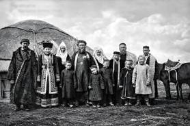 Присоединение Казахстана к России в XVIII веке: добровольный союз или колонизация? Присоединение Казахстана к России в XVIII веке: добровольный союз или колонизация?