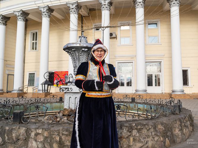 Министр культуры Забайкальского края отметила День народного единства в бурятском национальном костюме
